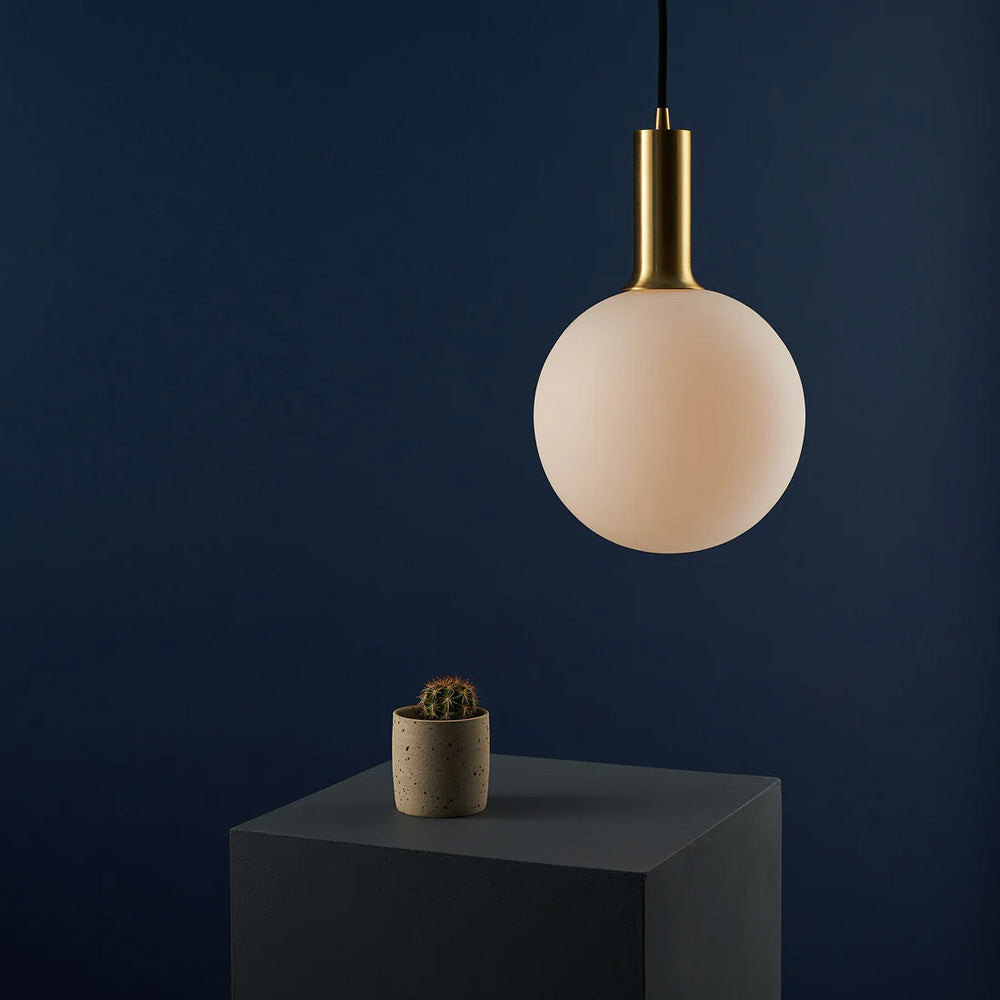 Well Lit Aspen G200 LED Bulb with brass Spin Pendant light