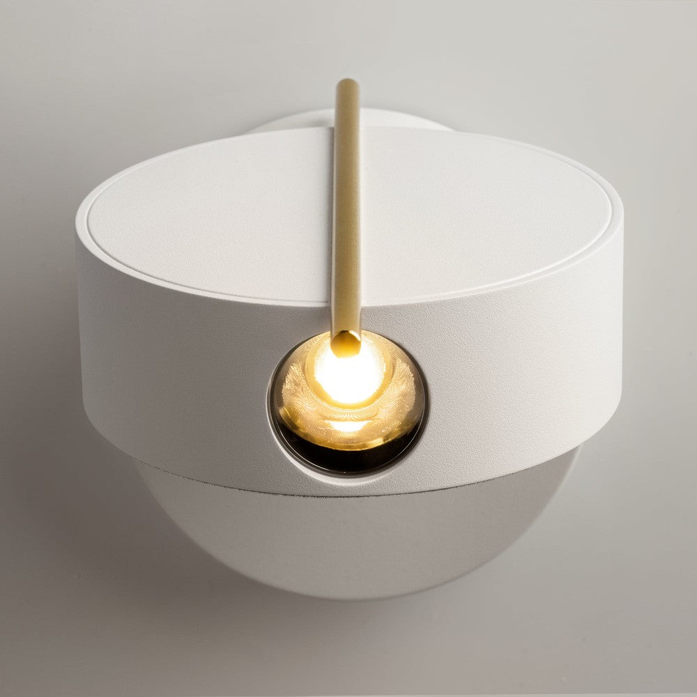 Nuance Wall Lamp In White-Maytoni-South Charlotte Fine Lighting