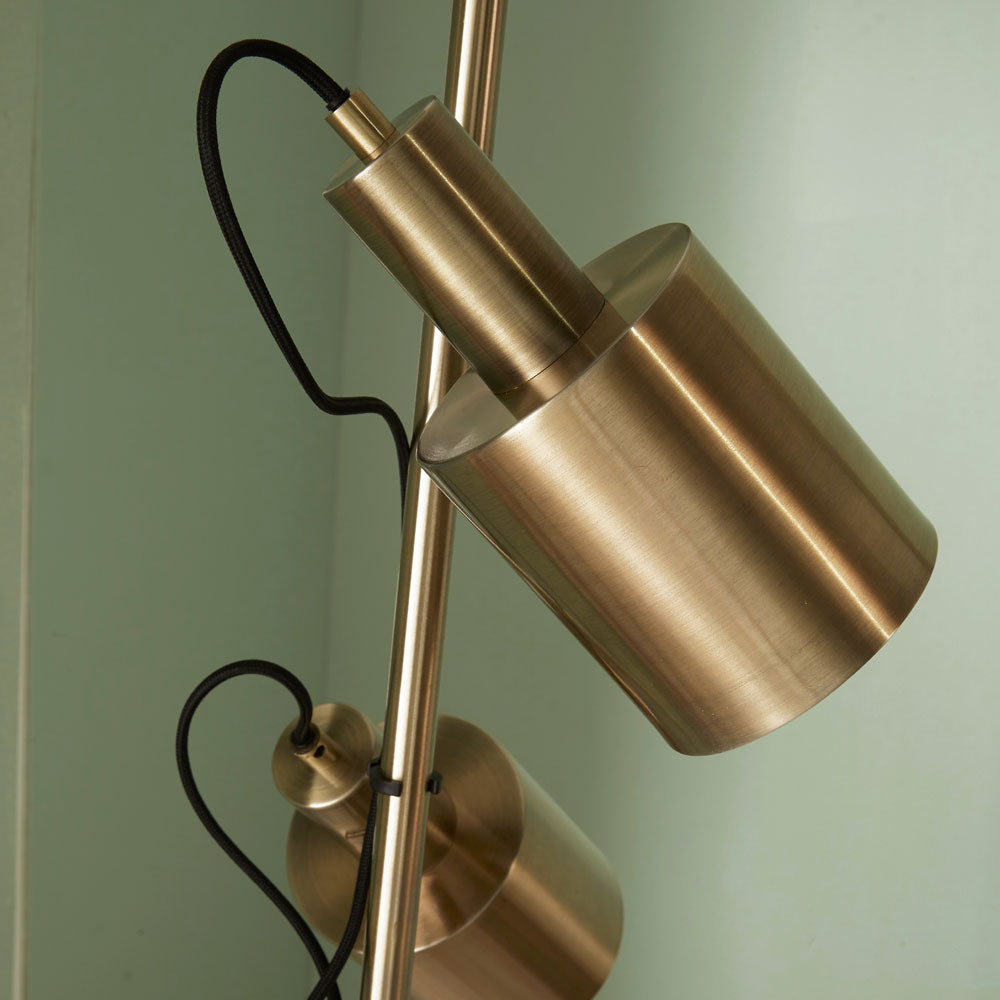 The Aaron floor light with reading light has two lamps which are multi-directional