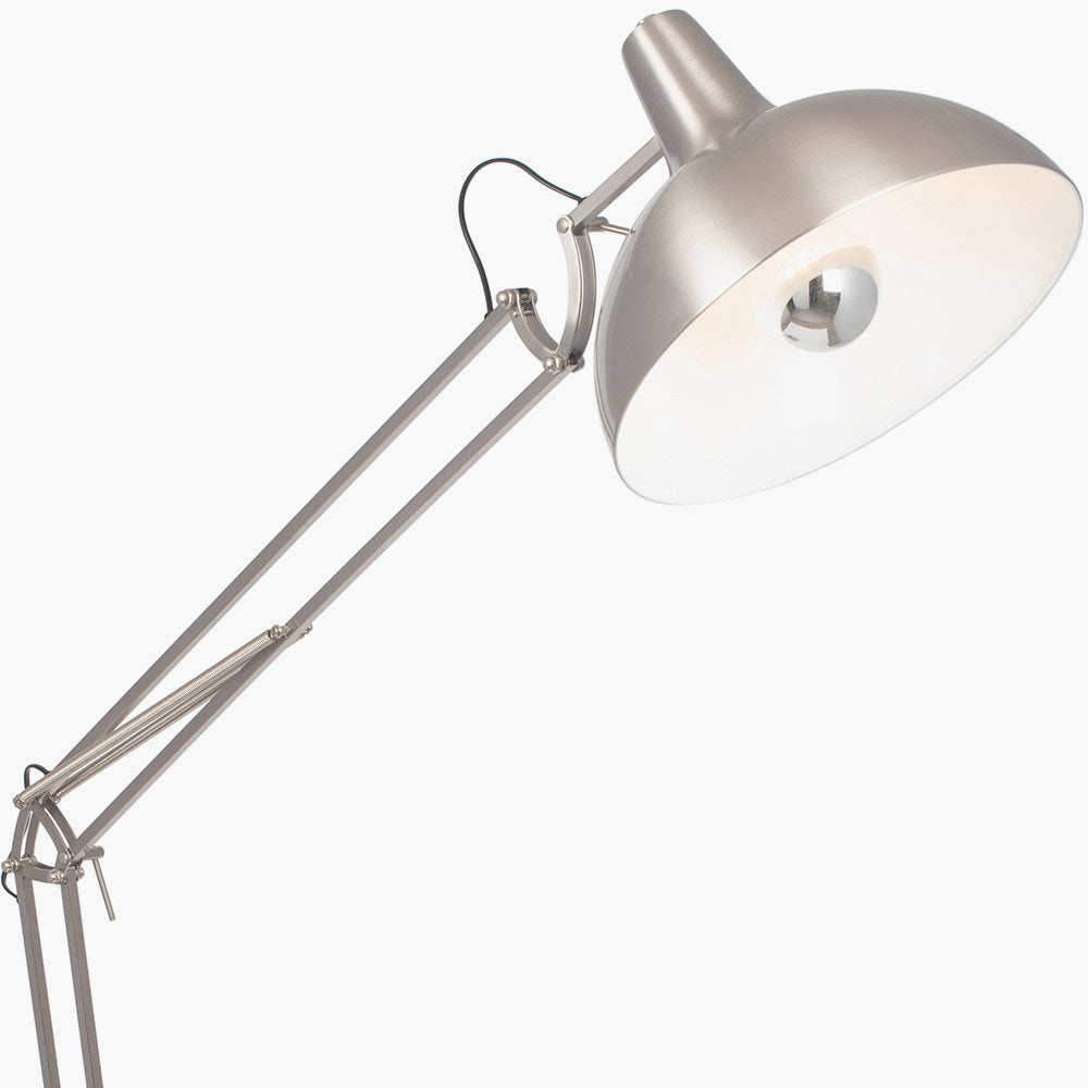 Reading lamp floor offers style and practicality thanks to its design