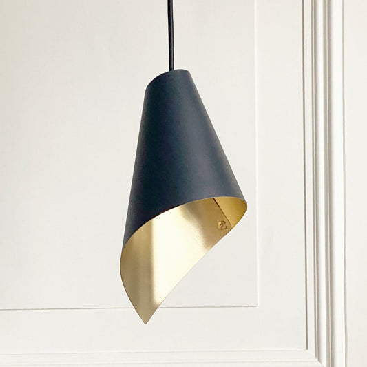 ARC SINGLE PENDANT LIGHT IN BLACK AND BRUSHED BRASS