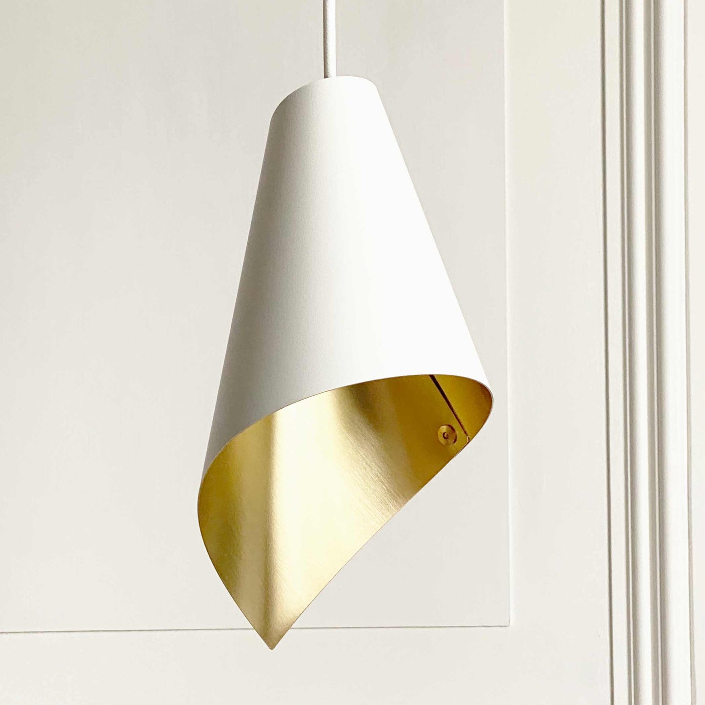 ARC SINGLE PENDANT LIGHT IN WHITE AND BRUSHED BRASS